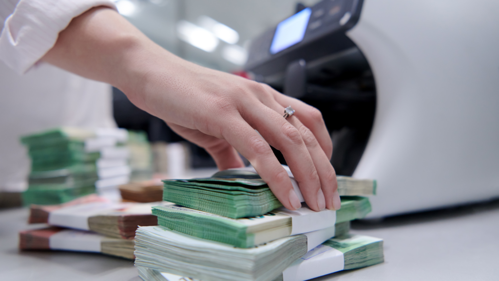 كيفية اختيار أفضل ماكينة عد نقود مستعملة بأسعار مناسبة؟