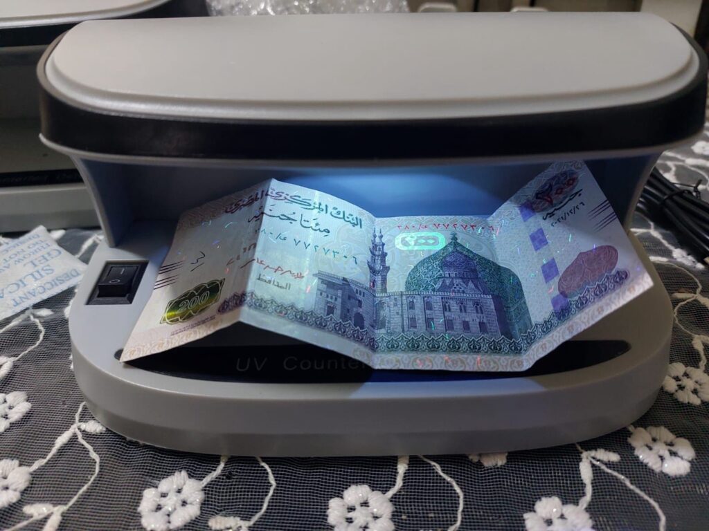 ماكينات عد النقود وكشف التزوير : دليلك لاختيار الأفضل مع الأسعار في مصر